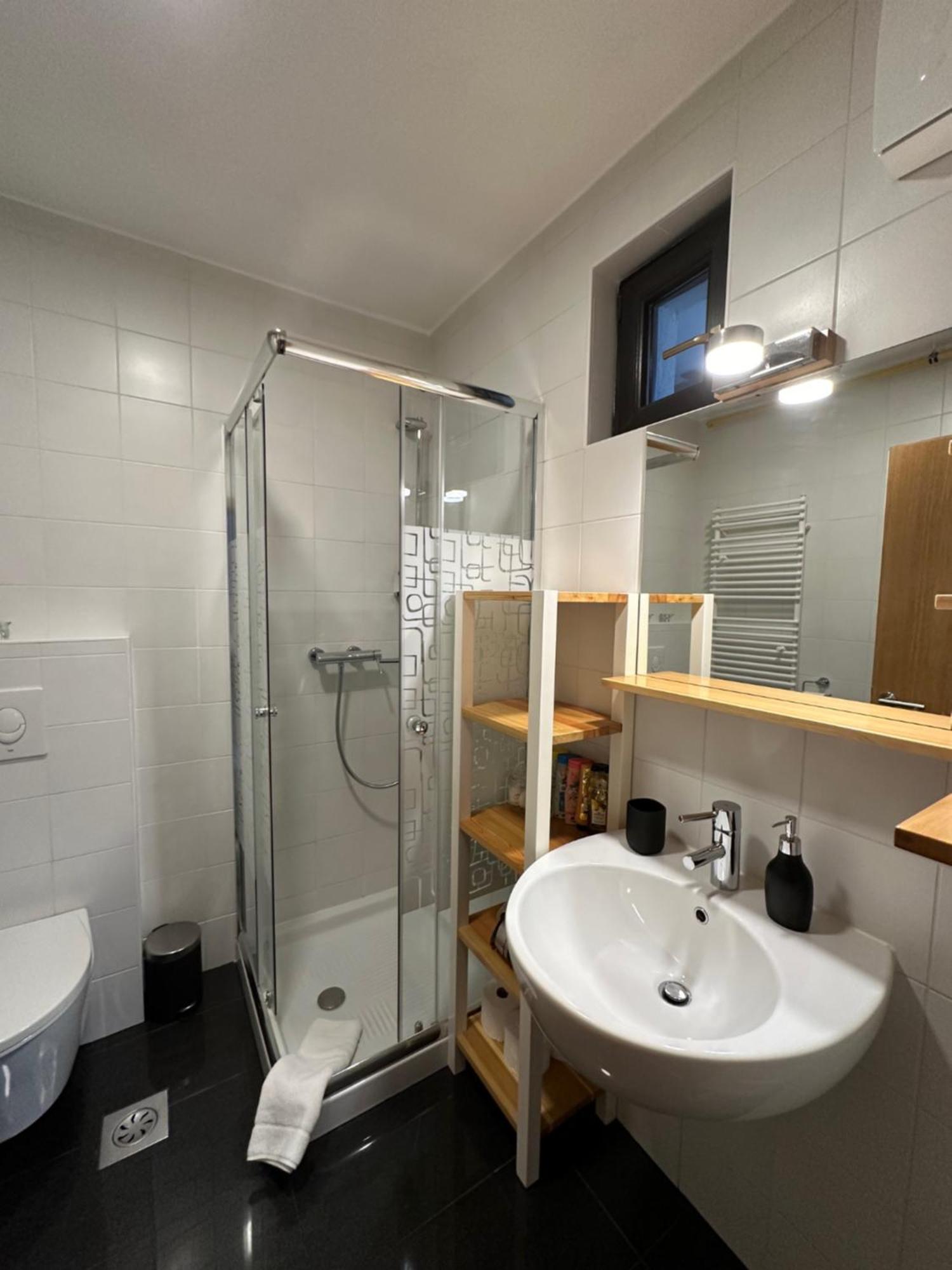 Pritlicni Apartma Hribovc Z Atrijem Kranjska Gora Exterior photo